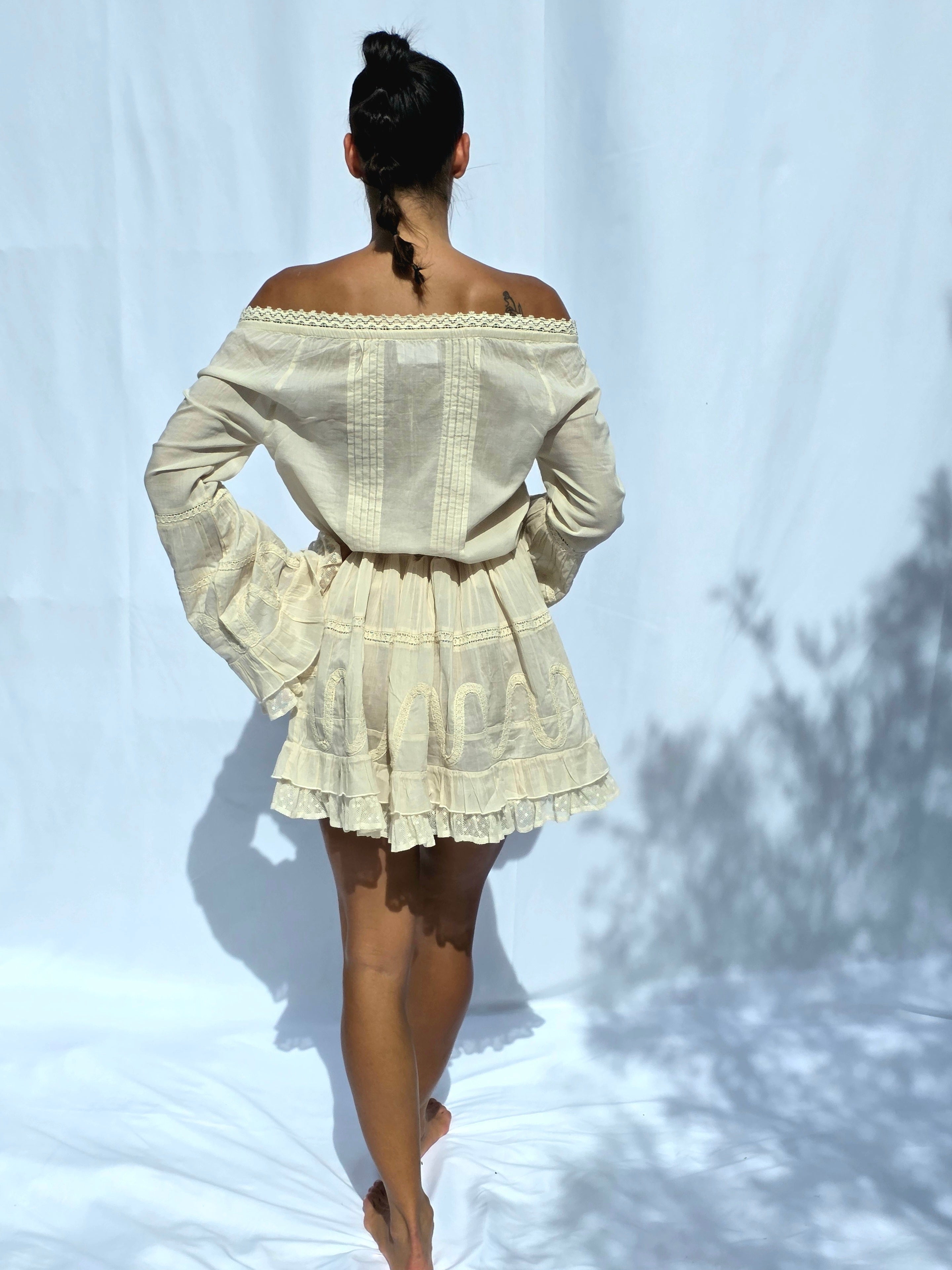 Mi Luz Dress – Cotton Premium · Diseño Adaptable · Detalle Dorado Sutil