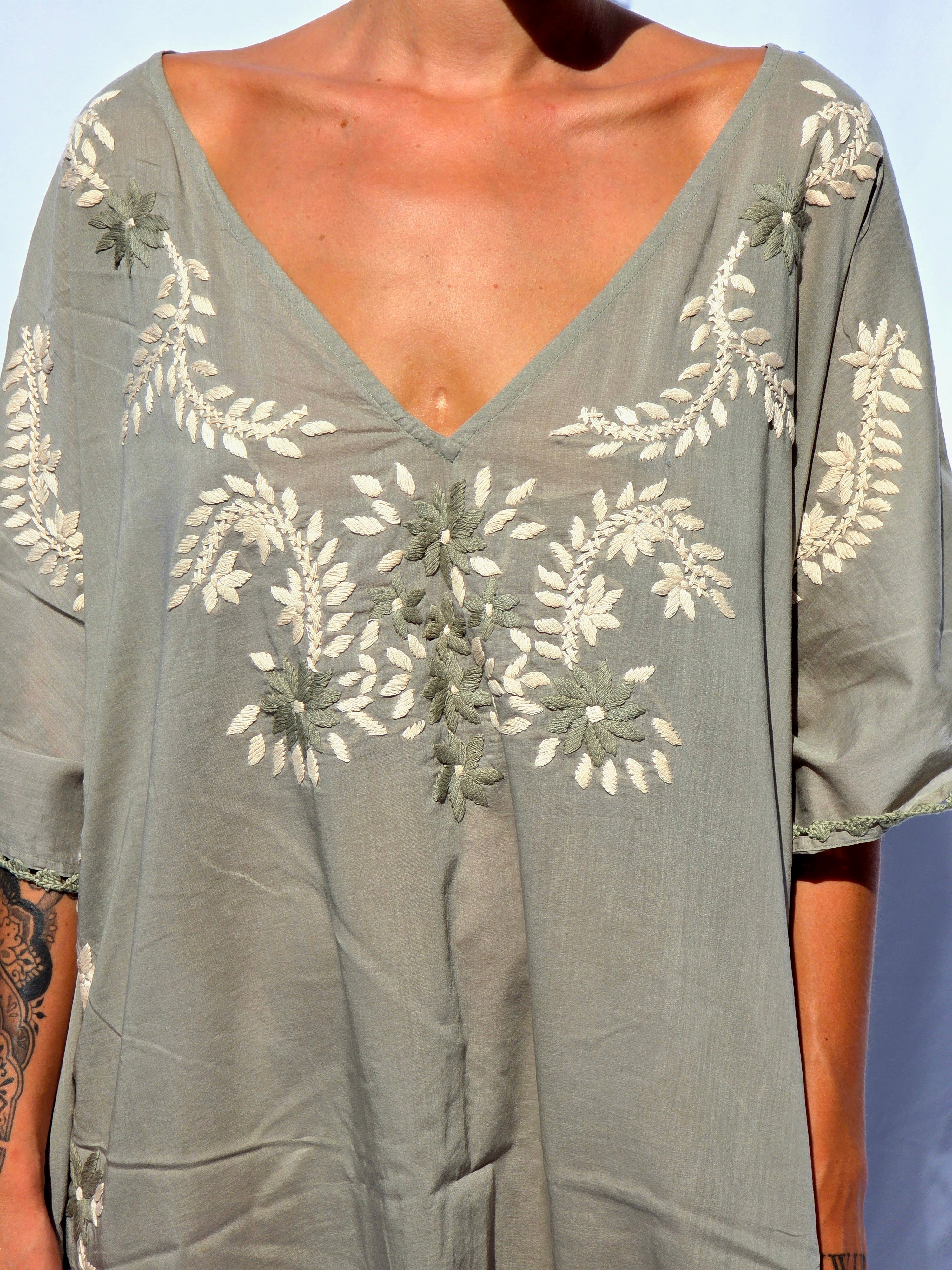 Gloria Bordado — Túnica de Algodón Premium con Alma Ligera