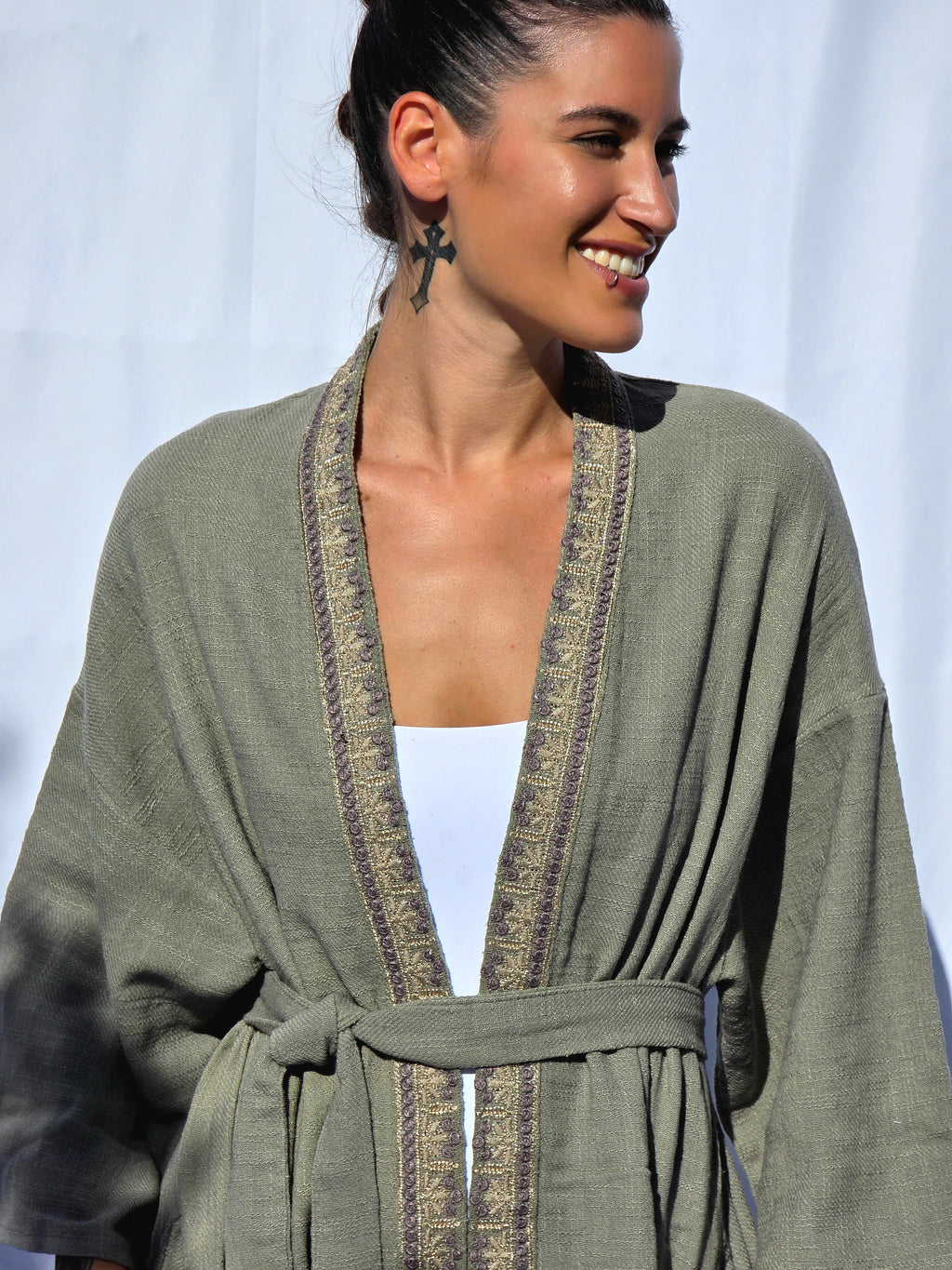 Anna Kimono Bordado — Dulzura tejida, arte que abraza