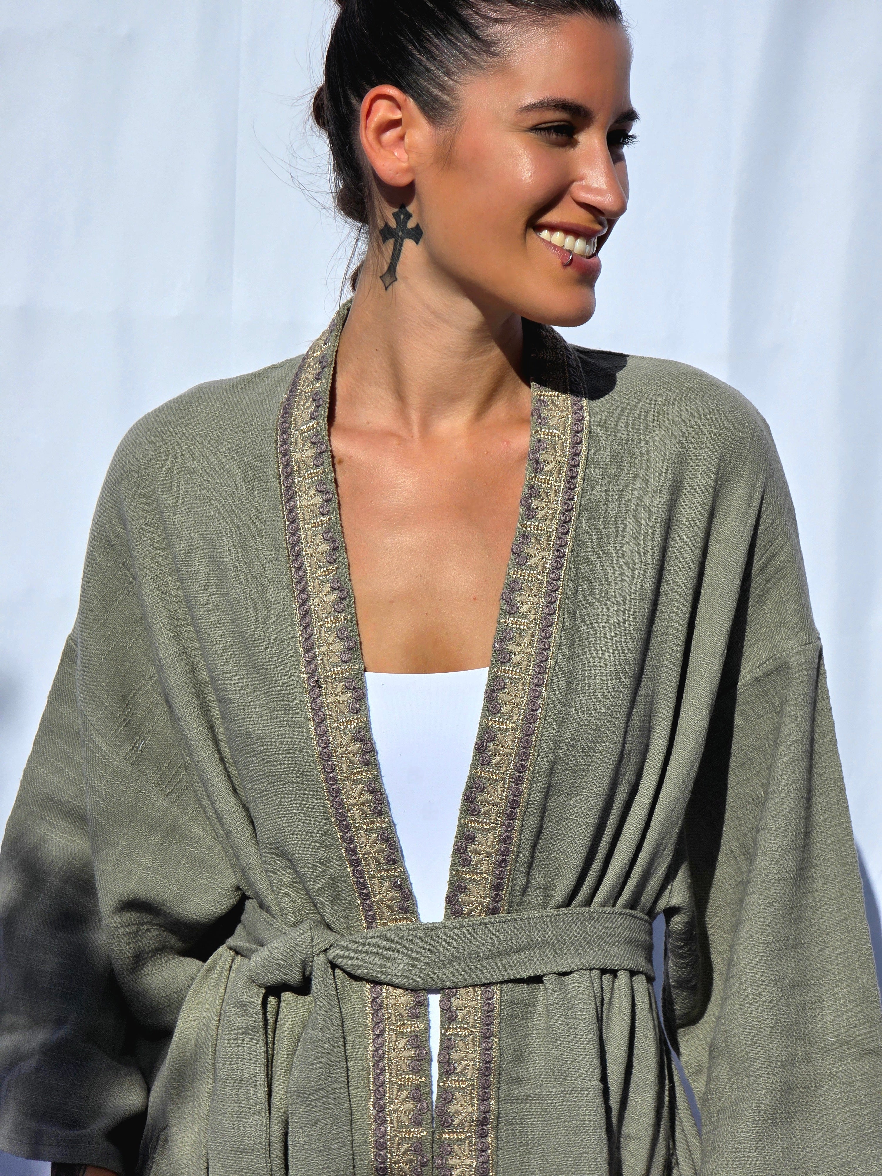 Anna Kimono Bordado — Dulzura tejida, arte que abraza