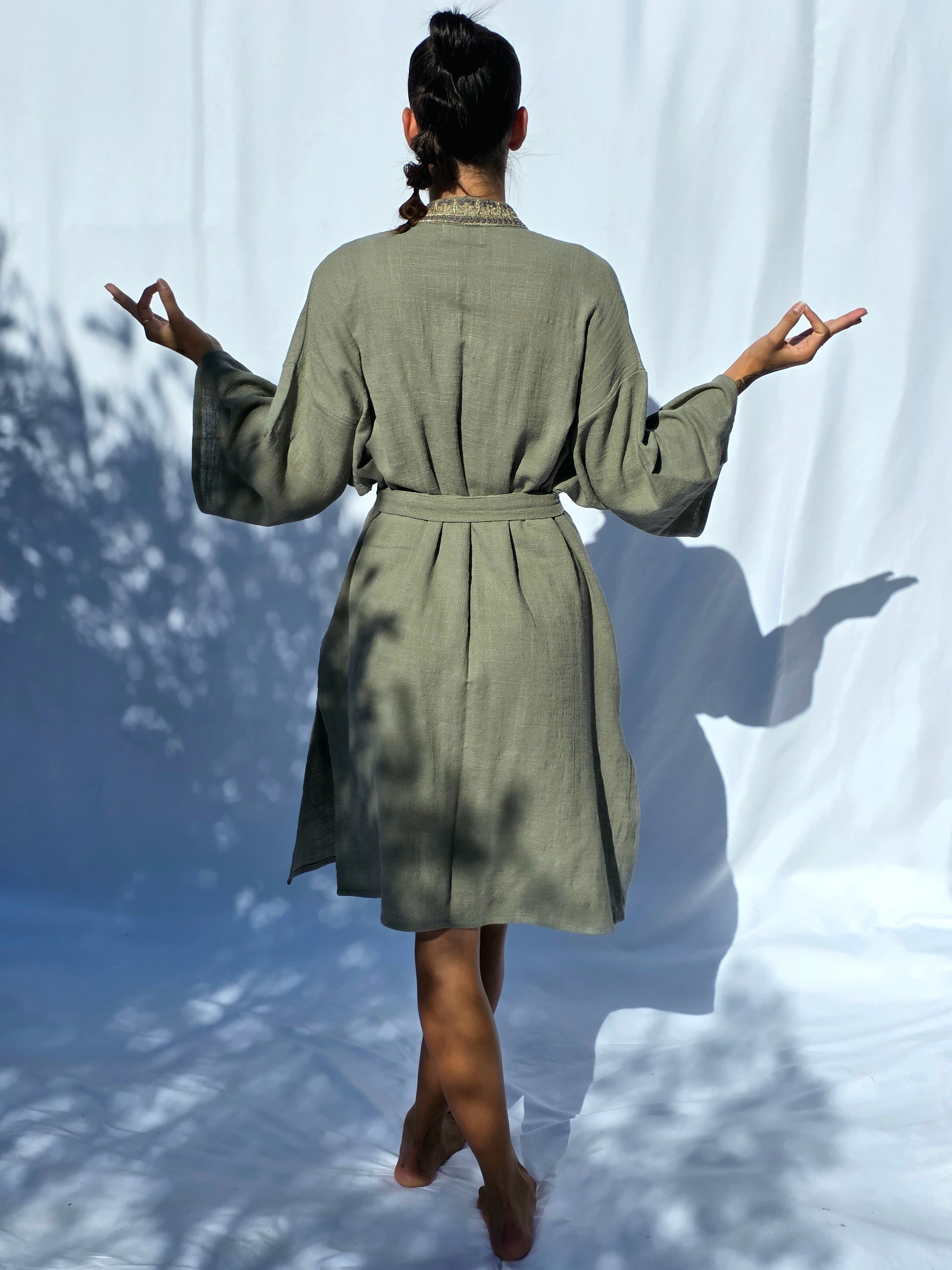 Anna Kimono Bordado — Dulzura tejida, arte que abraza