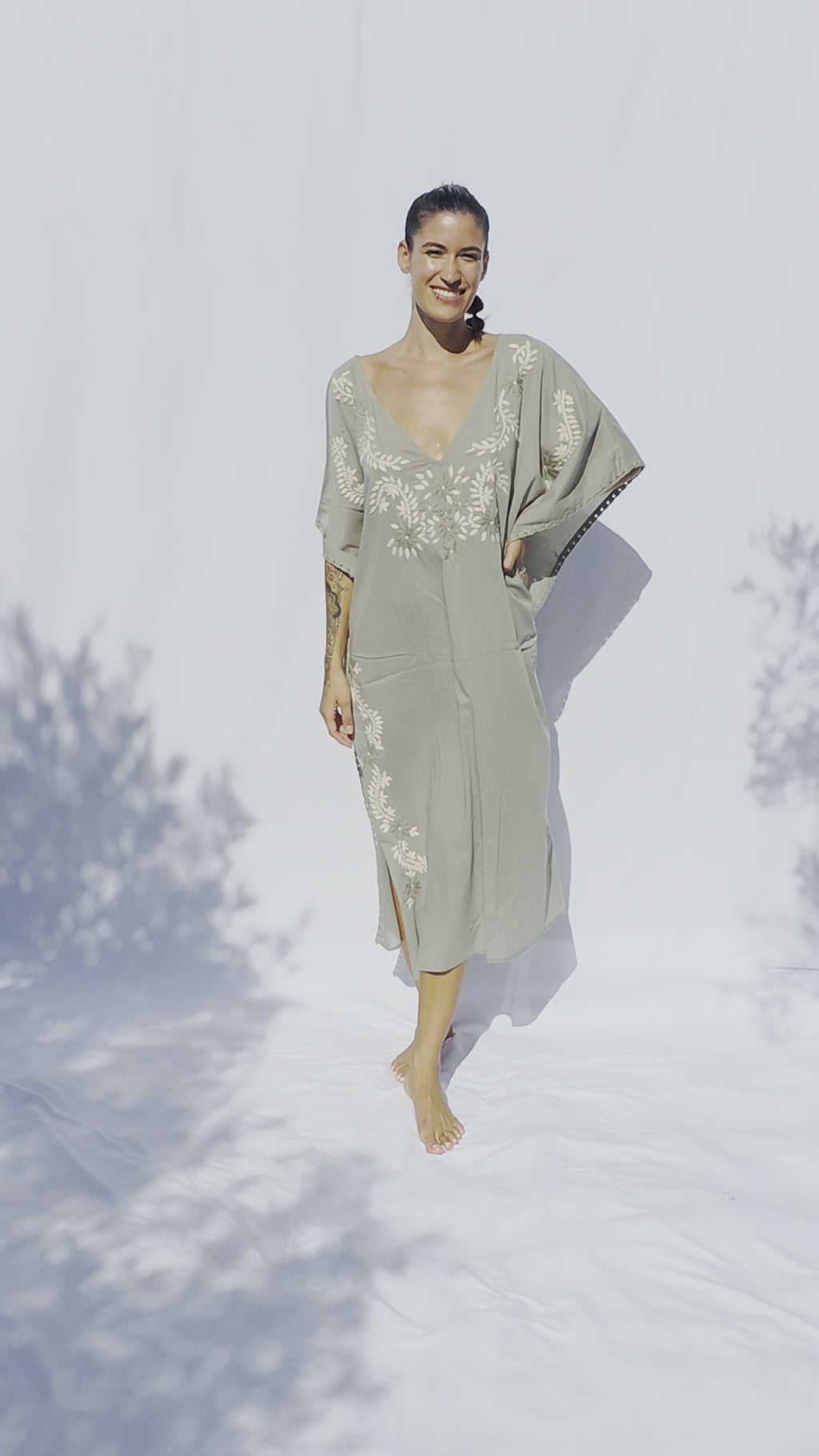 Gloria Bordado — Túnica de Algodón Premium con Alma Ligera